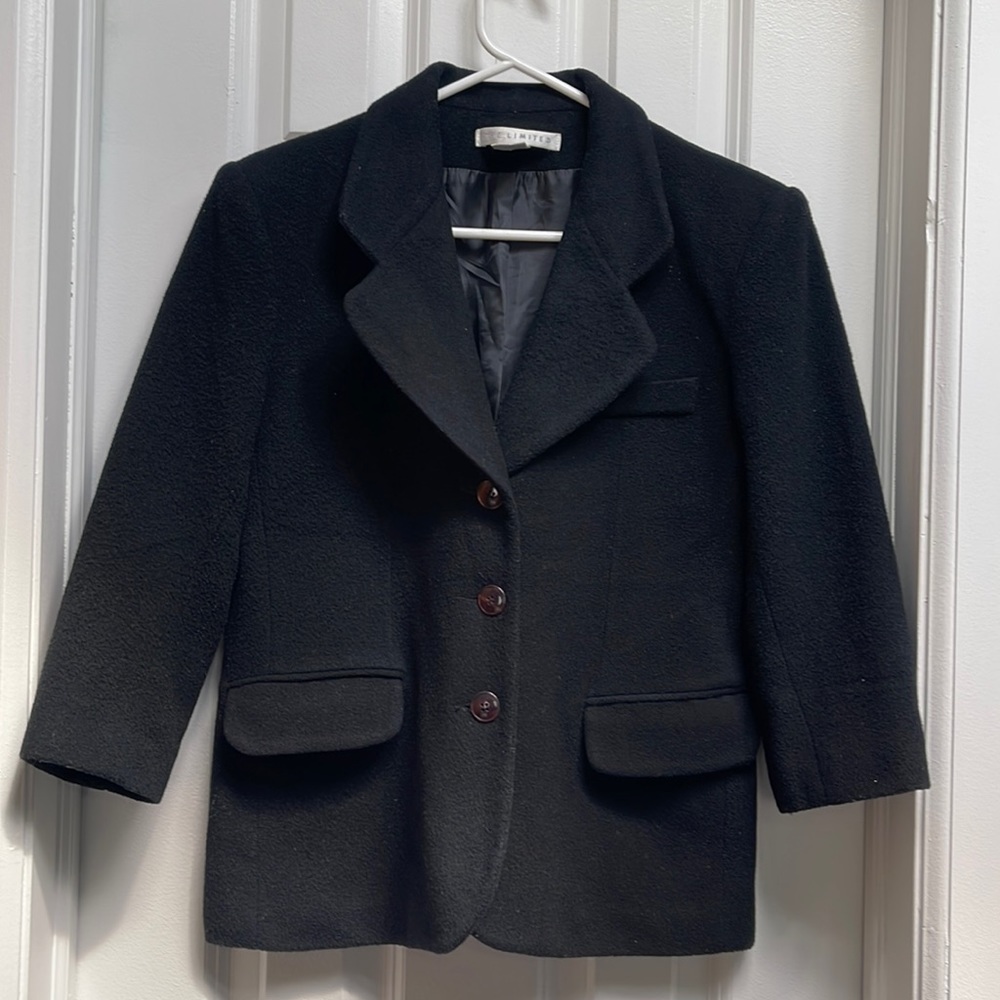 Vintage Young ladies blazer. Limited size 6. 100% lambswool in great condition
